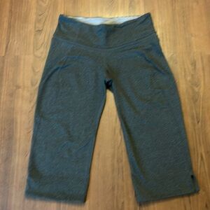 EUC Lululemon Grey Yoga Capris